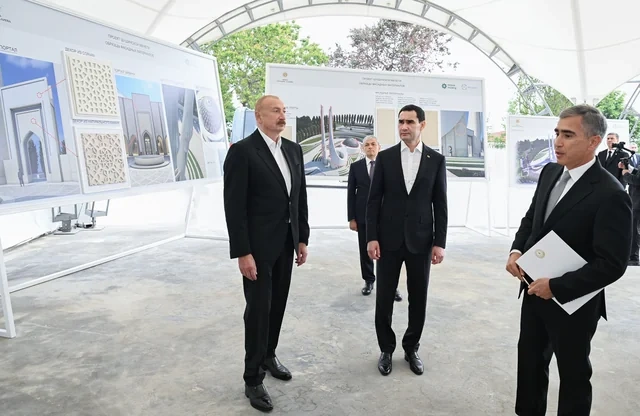 Azərbaycan və Türkmənistan prezidentləri Şuşa məscidində tikinti işlərinin gedişi ilə tanış olublar - FOTO