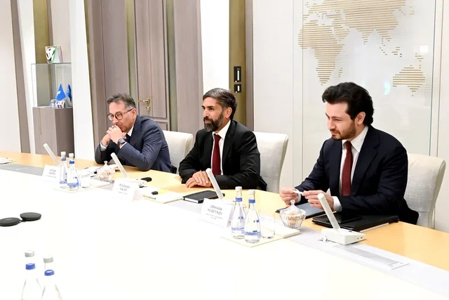 SOCAR-ın prezidenti BYD-nin xarici əlaqələr və yeni biznesin inkişafı üzrə rəhbəri ilə görüşüb - FOTO