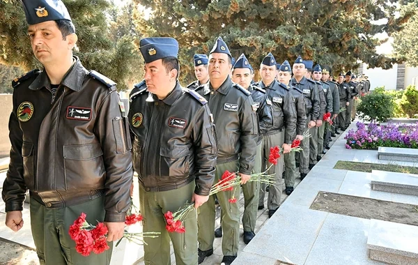 Aprel döyüşlərinin qəhrəman pilotları anılıb - VİDEO