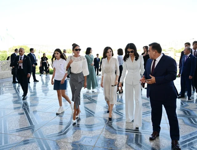 Mehriban Əliyeva Daşkənddə İslam Sivilizasiyası Mərkəzi ilə tanış olub - FOTO