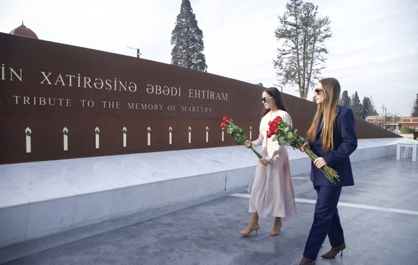 Leyla Əliyeva və Alyona Əliyeva Gəncə Memorial Kompleksini və Milli Qəhrəman Natiq Qasımovun ailəsini ziyarət ediblər