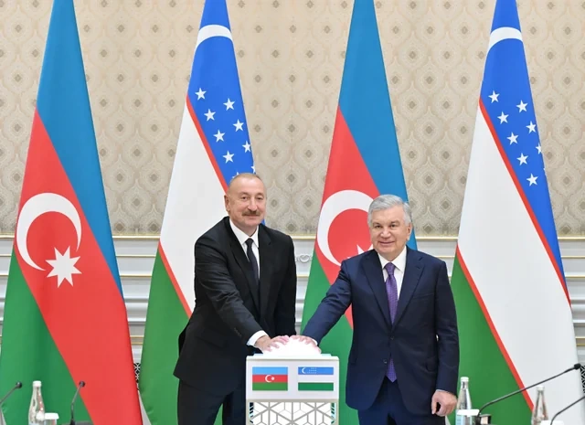 İlham Əliyev və Şavkat Mirziyoyev Azərbaycanın Özbəkistanda həyata keçirdiyi layihələrin açılış və təməlqoyma mərasimində iştirak ediblər - FOTO