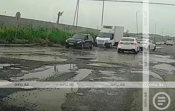 Xırdalanda yol yararsız hala düşüb, alternativi də yoxdur - Nə vaxt təmir ediləcək? - VİDEO