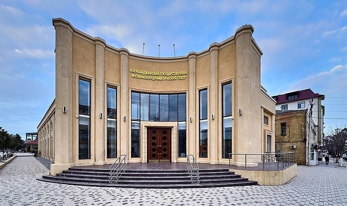 Bu teatra Müslüm Maqomayevin adı veriləcək