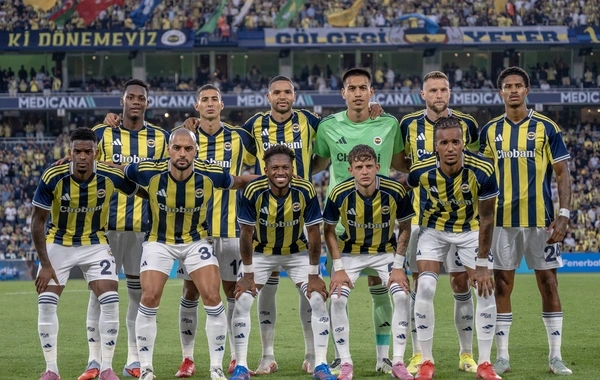 "Fənərbağça" yarımmüdafiəçisini Fransaya satdı