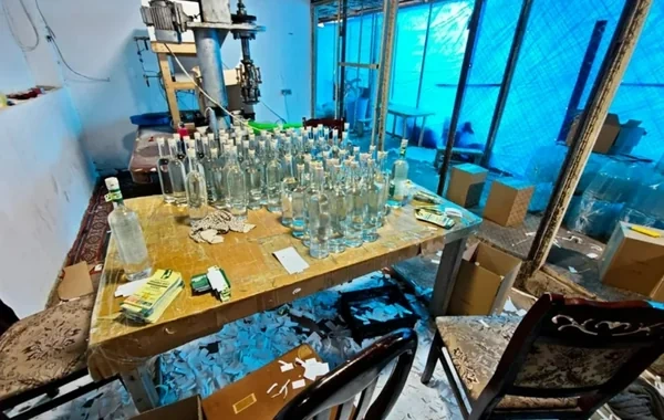 Bakıda yüzlərlə saxta alkoqollu içki hazırlanıb - Foto