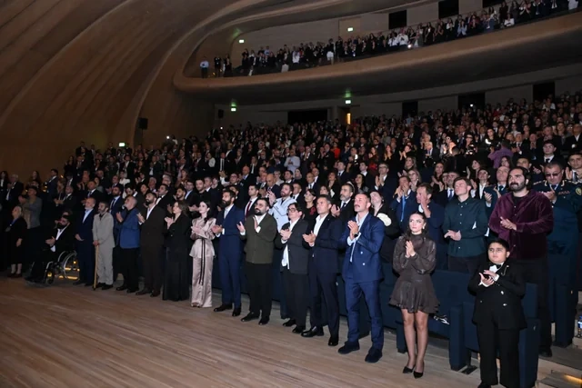 "44" bədii filminin premyerası baş tutub: Arzu Əliyeva və Alyona Əliyeva təqdimatda iştirak ediblər - Foto