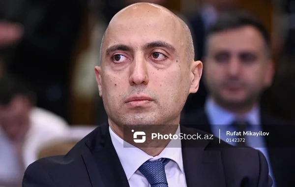 Emin Əmrullayev Könül Abaslını işdən çıxardı - FOTO