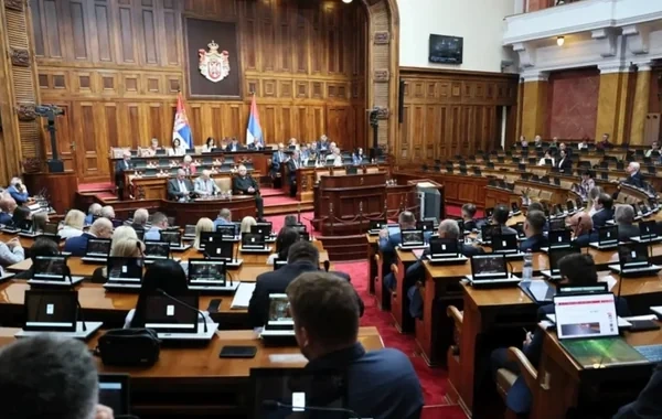Serbiyada parlament buraxıldı və növbədənkənar seçki təyin edildi