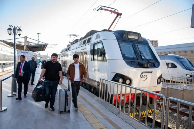 Bakı-Tbilisi qatarlarında daha münasib qiymətə BİLETLƏR SATIŞA ÇIXARILDI - FOTO