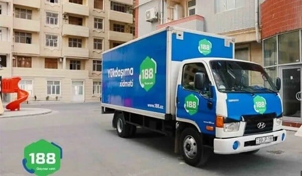 Məşhur yükdaşıma xidməti işçinin pulunu kəsdi