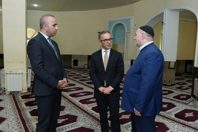 Ramin Məmmədov Biləsuvarda iki məscidi ziyarət edib - FOTO