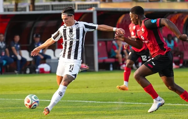 "Neftçi" qələbə sayında "Qarabağ"a yaxınlaşdı