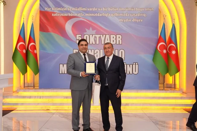 Xətai rayonunda Beynəlxalq Müəllimlər Günü münasibətilə "Zirvəyə Aparan İşıq" adlı tədbir keçirilib - Foto/Video