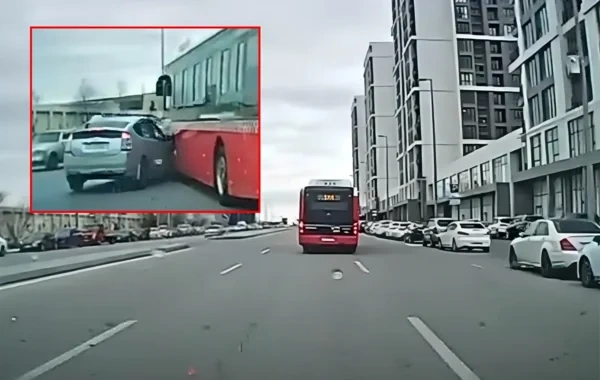 Bakıda "Prius" sərnişin avtobusuna çırpılıb - ANBAAN VİDEO