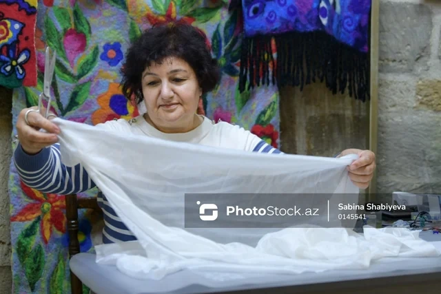 Mühəndislikdən incəsənətə: Tətbiqi sənətə həsr olunmuş həyat - FOTOREPORTAJ