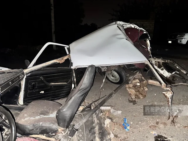 Samuxda ağır qəza: Maşın iki hissəyə bölündü - Foto