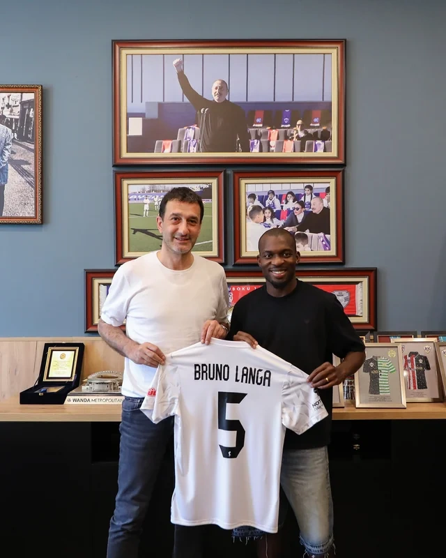 "Qarabağ"dan növbəti transfer: Mozambik millisinin üzvü ilə müqavilə imzalandı
