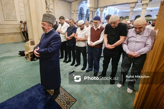 Əjdərbəy məscidində bayram namazı qılındı - FOTO