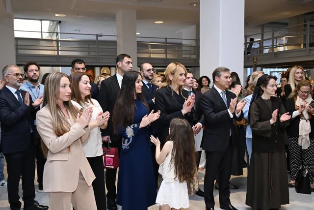 Leyla Əliyeva Müqəddəs Taxt-Tacda Azərbaycan xalçaları sərgisinin açılışında iştirak edib - FOTO