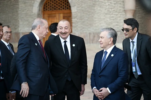 İlham Əliyev və TDT-nin qeyri-rəsmi Zirvə görüşünün digər iştirakçıları Türküstanda bir sıra mədəni məkanlarla tanış olublar - FOTO