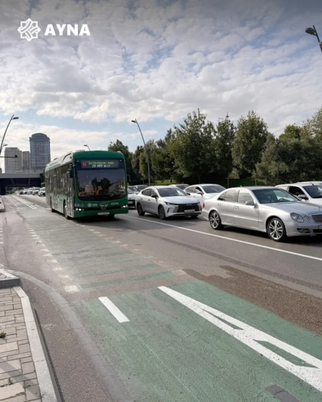 Paytaxtda iki küçədə avtobuslar üçün xüsusi zolaqlar təşkil edildi - Foto