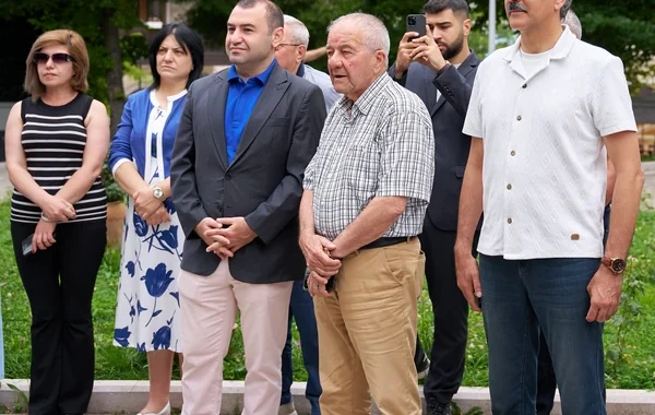 Şuşanın mərkəzində günəş enerjisi ilə işləyən "Kitab dayanacağı" istifadəyə verildi