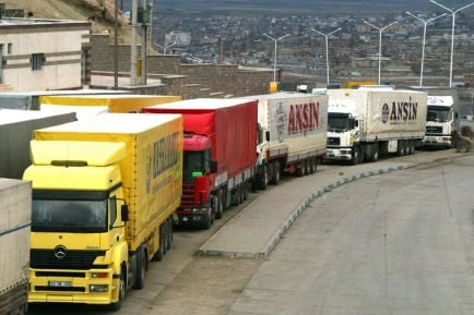 Azərbaycanlı sürücülərin gömrükdə saxlanılması... - Rəsmi