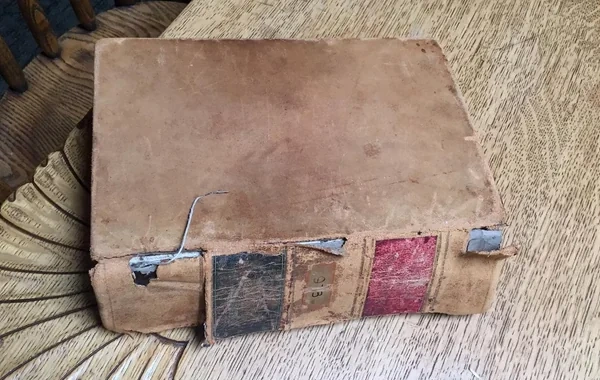Avstraliyada kitab 150 illik gecikmə ilə kitabxanaya qaytarıldı - FOTO