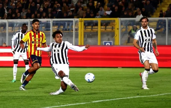 "Leççe" "Yuventus"a uduzdu, müdafiəçisi qırmızı vərəqə aldı