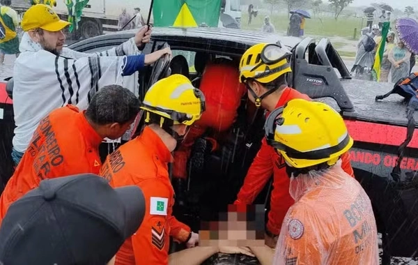 Braziliyada Bolsonaruya dəstək mitinqində çox sayda insanı ildırım vurub: Xəsarət alanlar və vəziyyəti ağır olanlar var