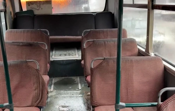 Çirkli və sınıq avtobuslar: Bakıda sərnişin daşınmasında ciddi problem