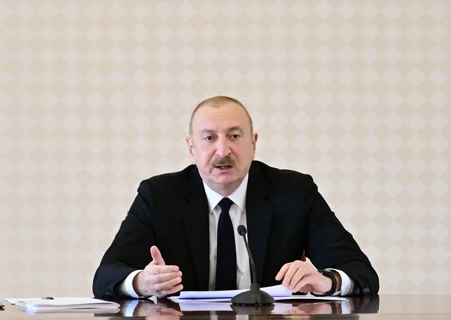 İlham Əliyev müşavirə keçirdi - FOTO
