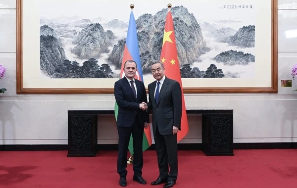 Ceyhun Bayramov çinli həmkarı ilə görüşüb