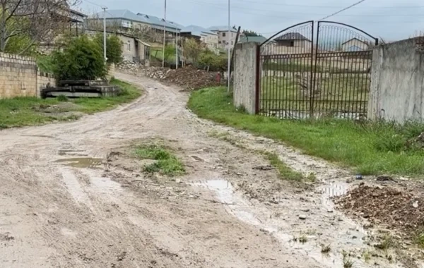 "Gündə iki dəfə uşağı dərsə aparıram, maşınım xarab olur" - Şamaxı sakinləri yolların vəziyyətindən ŞİKAYƏT EDİRLƏR - VİDEO