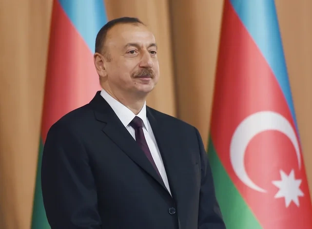 Prezident Naxçıvanda elektrik mühərrikli yeni avtobuslara baxıb, dəmir yolu infrastrukturunda aparılan yenidənqurma işləri ilə tanış olub - VİDEO