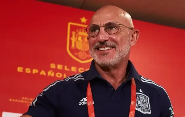 İspaniya çempion məşqçisi ilə bağlı qərarını verdi