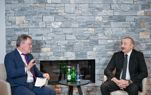 Prezident İlham Əliyev Davosda "Vitol" şirkətinin baş icraçı direktoru ilə görüşüb