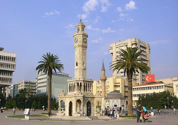 İzmirdə bələdiyyə sədri saxlanıldı