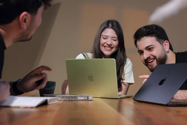 "MacBook Neo": Yeni əlçatan "MacBook"u almağın beş səbəbi