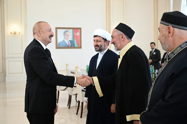 İlham Əliyev Bakıda keçirilən beynəlxalq konfransların iştirakçılarını qəbul edib - FOTO