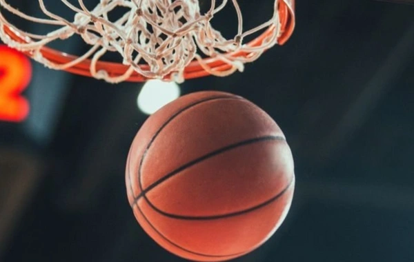 Basketbol Çempionlar Liqasının matçı yeddi dəqiqə çəkdi, komanda iki oyunçu ilə qaldı