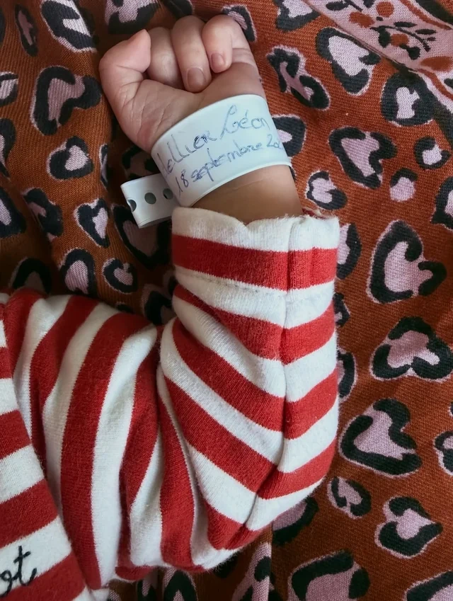 Fransada prezidentliyə namizəd Makronla görüşdən az sonra uşaq doğdu - FOTO