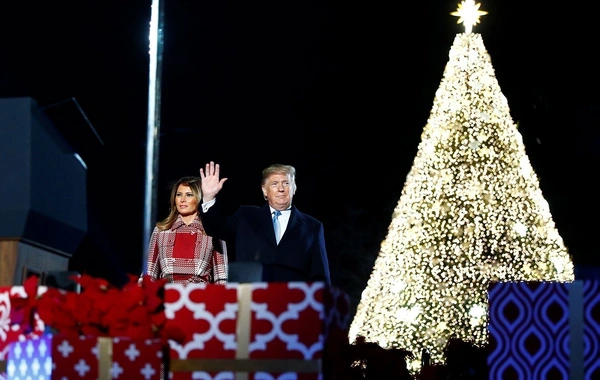 Donald və Melaniya Tramp Ağ Evdə Milad ağacının işıqlarını yandırdılar