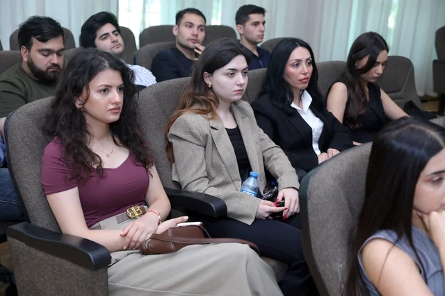 Gənc media nümayəndələri SOCAR-ın yaşıl enerji planı ilə tanış oldular - FOTO