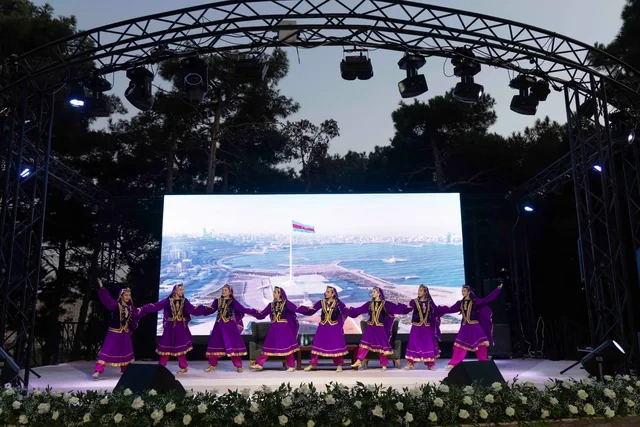 Xətai rayonunda Xalq artisti Mübariz Tağıyevlə görüş keçirilib