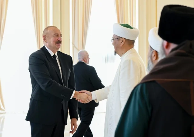İlham Əliyev Bakıda keçirilən beynəlxalq konfransların iştirakçılarını qəbul edib - FOTO