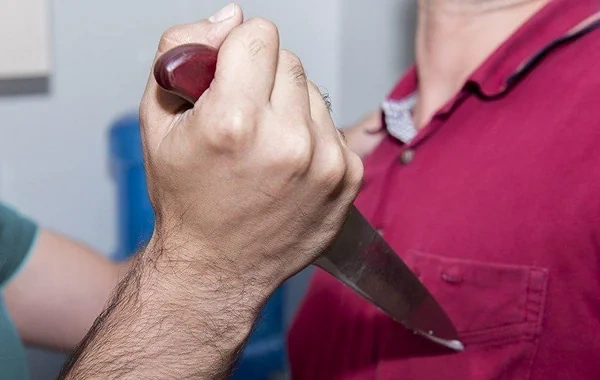 Bakda 15 yaşlı oğlan ürəyindən bıçaqlandı