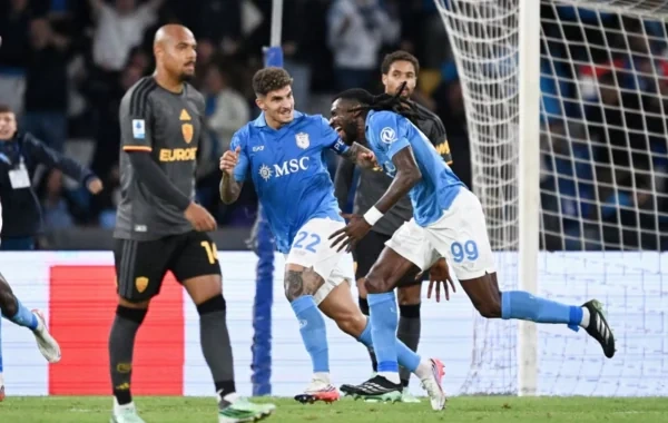 "Napoli" "Roma" ilə heç-heçə etdi, baş məşqçi qırmızı vərəqə aldı - Video