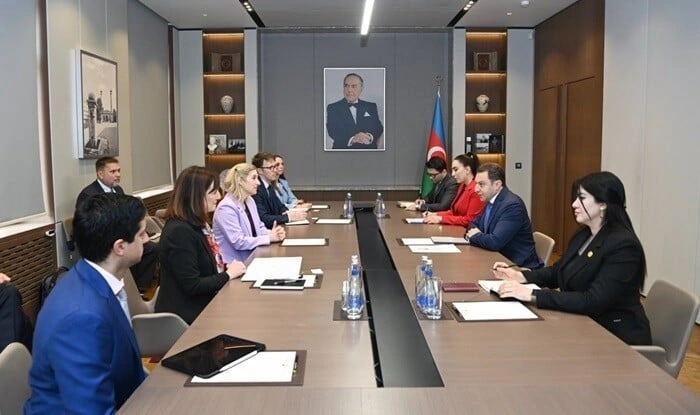 ABŞ və Azərbaycan rəsmiləri görüşdü: regional bağlantılar...